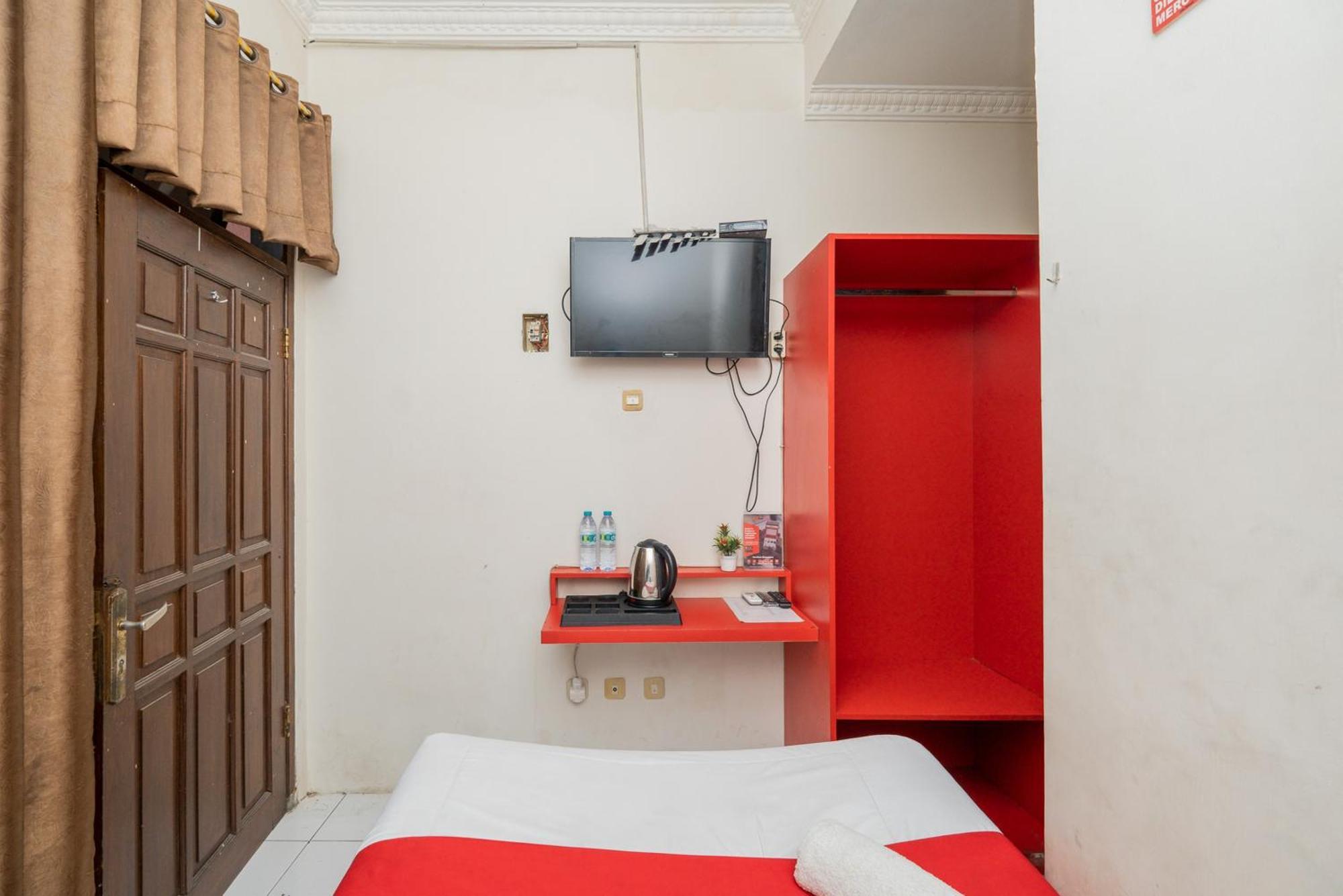 RedDoorz Plus @ Gunungsari Surabaya Kedurus Exterior foto